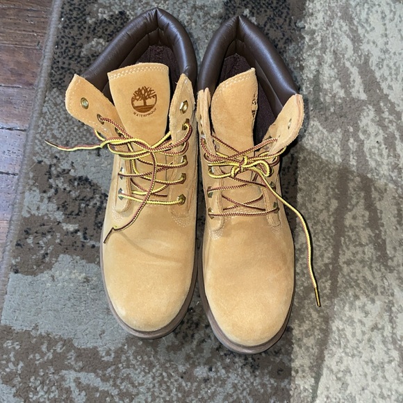 Timberlands WOMENS Size 7 NWOT.  Been in a storage tote for the last year. - Picture 2 of 6